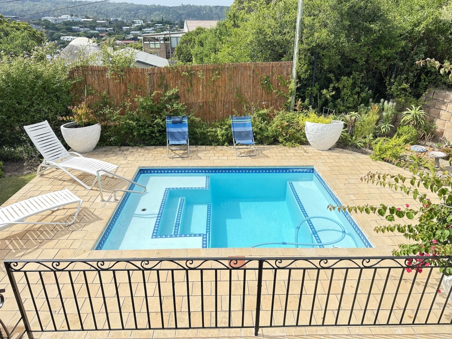 6 Bedroom Property for Sale in Kingfisher Creek Western Cape